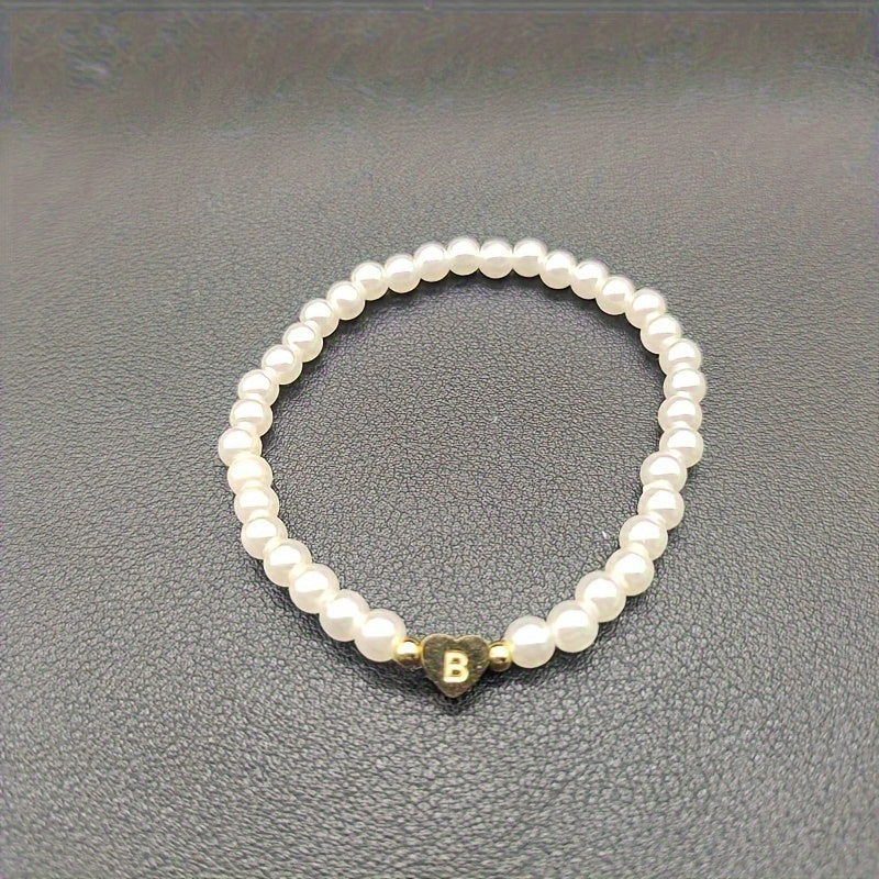 Elegantný náramok s iniciálkovým srdiečkom (A–Z)