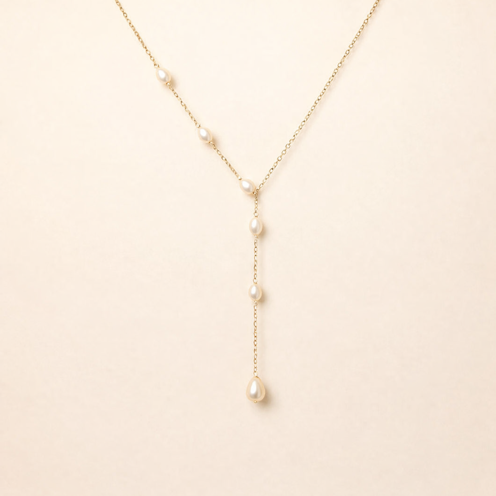 Elegantný strieborný náhrdelník s vintage príveskom