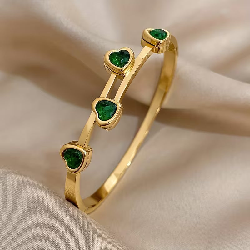 Zlatý náramok „Verde Hearts“