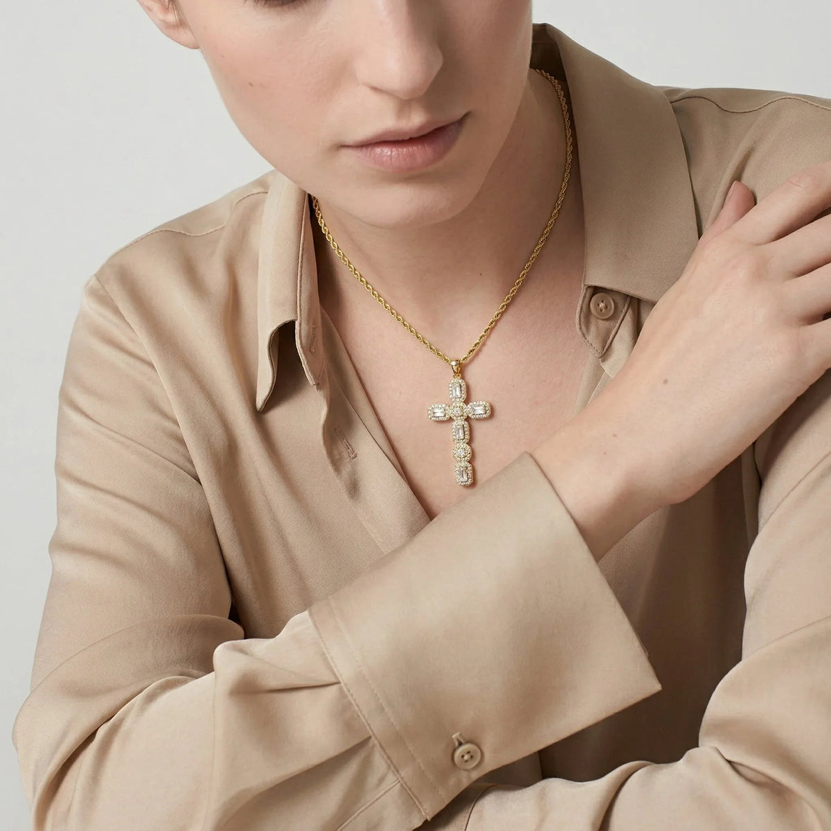 Evangelina diamantový náhrdelník v tvare kríža