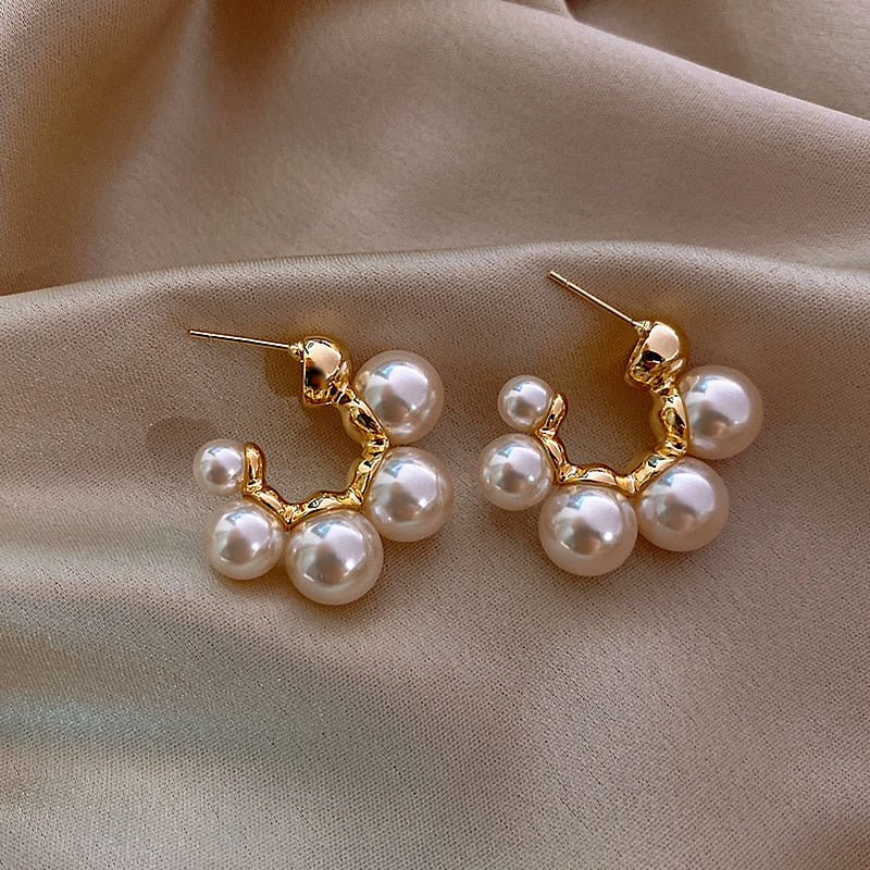 Elegantné perlové minimalistické náušnice