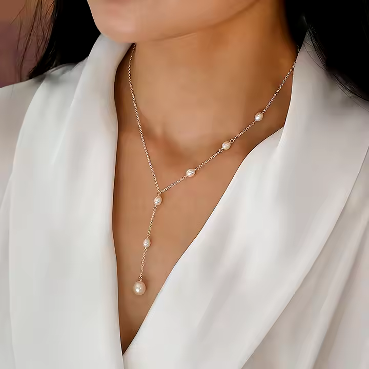 Elegantný strieborný náhrdelník s vintage príveskom