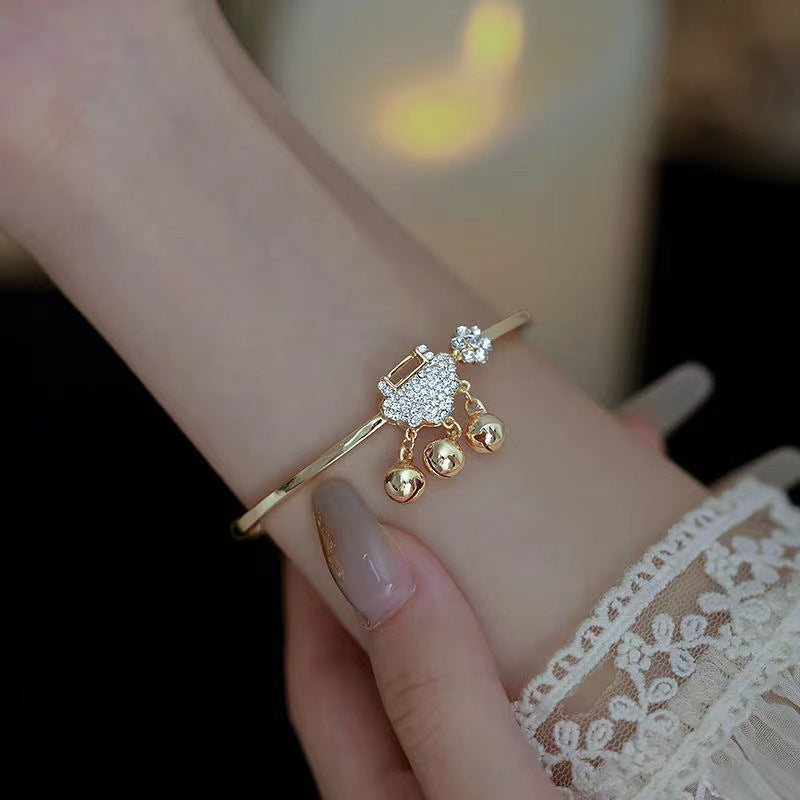 Victoria's shimmer bangle