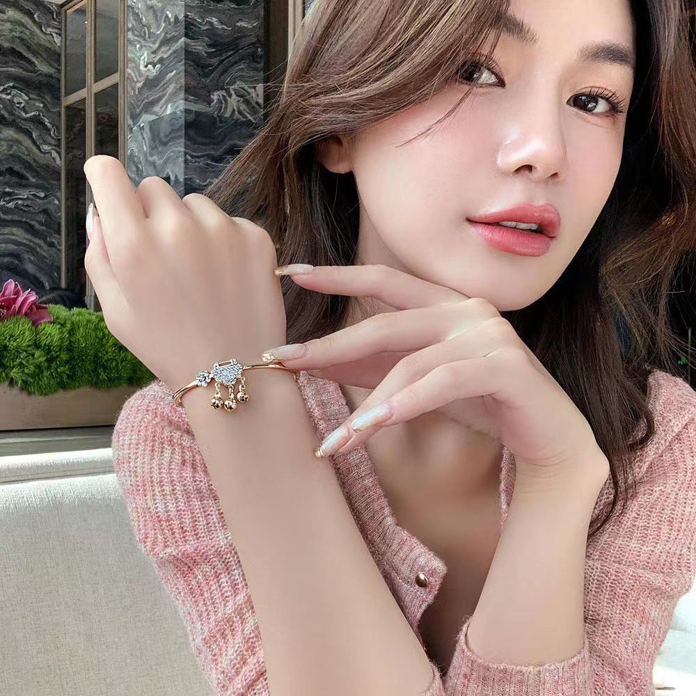 Victoria's shimmer bangle