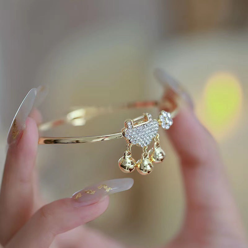 Victoria's shimmer bangle
