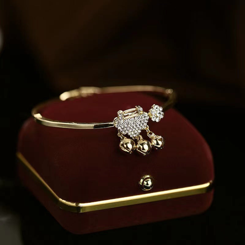Victoria's shimmer bangle