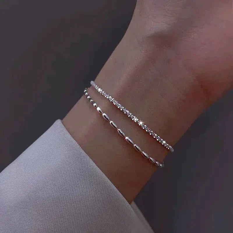 Elegantiškas sidabrinių apyrankių rinkinys su cirkonio akmenimis