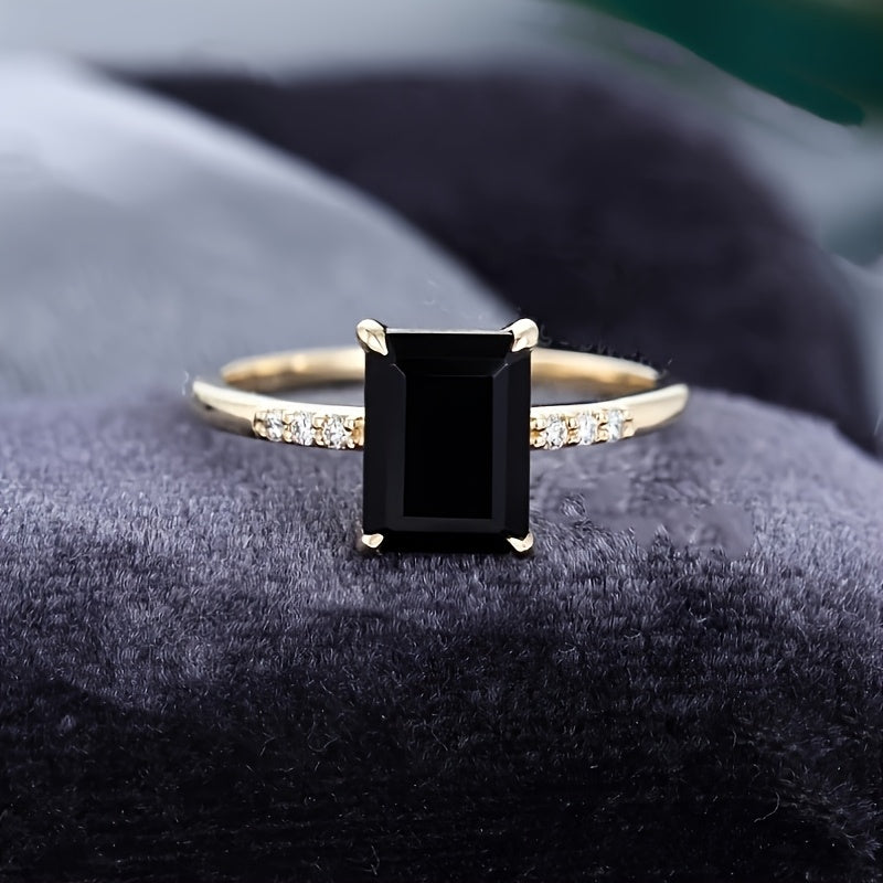 Minimalistický lesklý prsteň s čiernym zirkónom