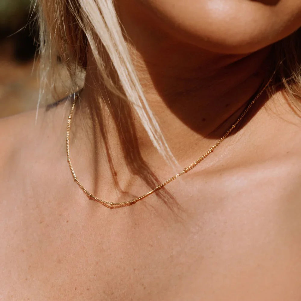 Capri zlatý korálkový choker
