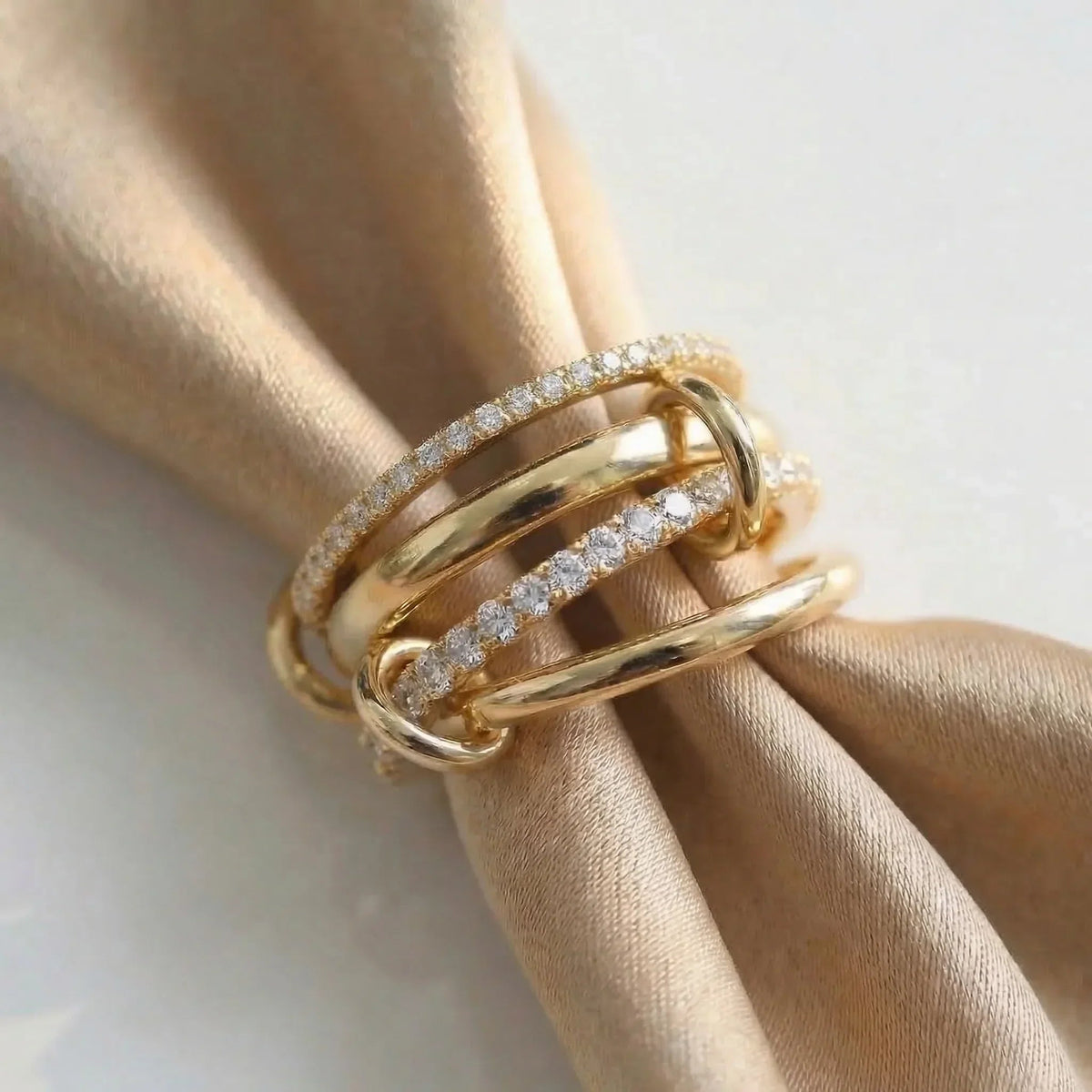 Becca vrstvený diamantový prsteň