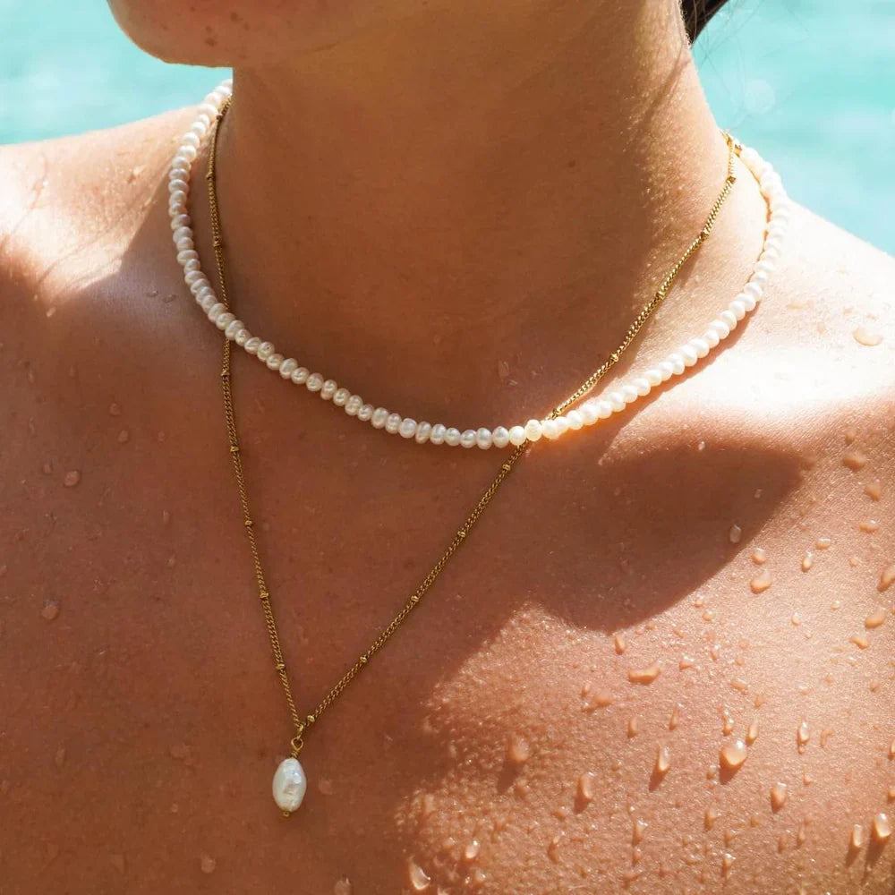 Lunelle čokeris z drobných periel