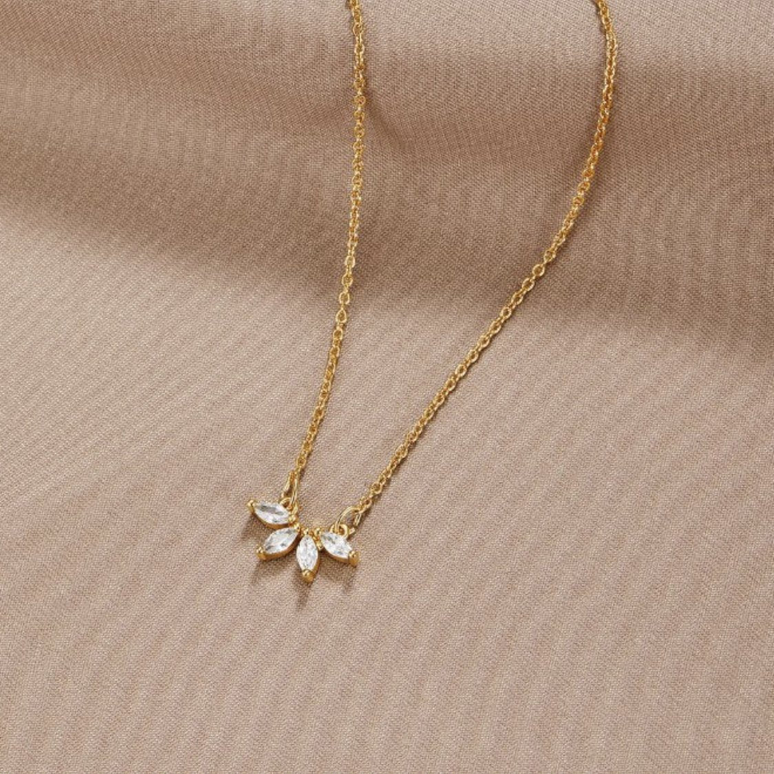 Grandinėlė su krištolo lapelio pakabuku „Tiffany“